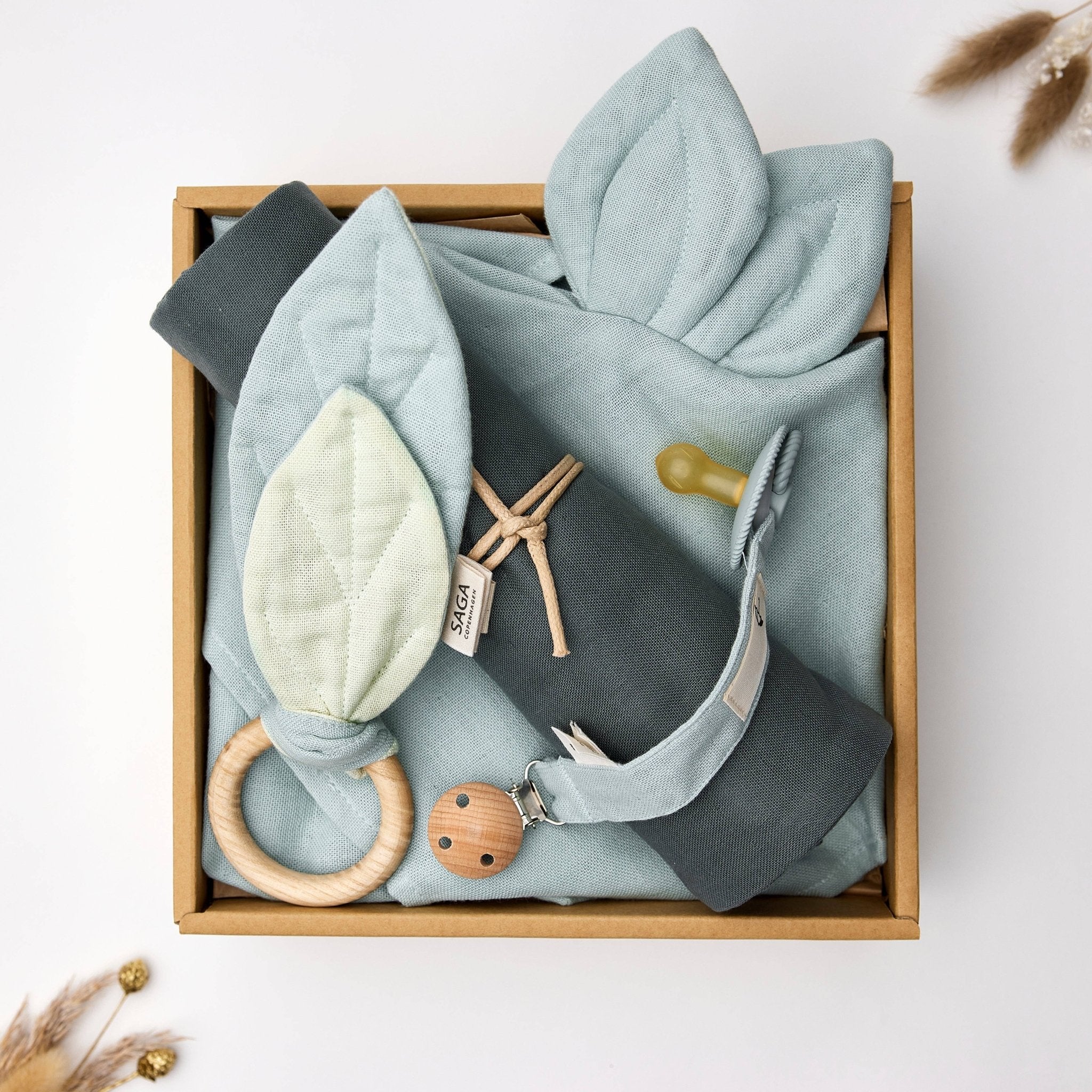 Baby - Geschenkbox – Morning Mist – nachhaltig & biologisch Saga Copenhagen - malmichbunt.de