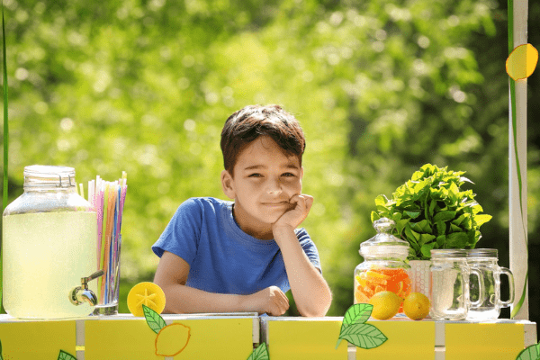 10 erfrischende Sommergetränke für Kinder mit wenig Zucker - malmichbunt.de