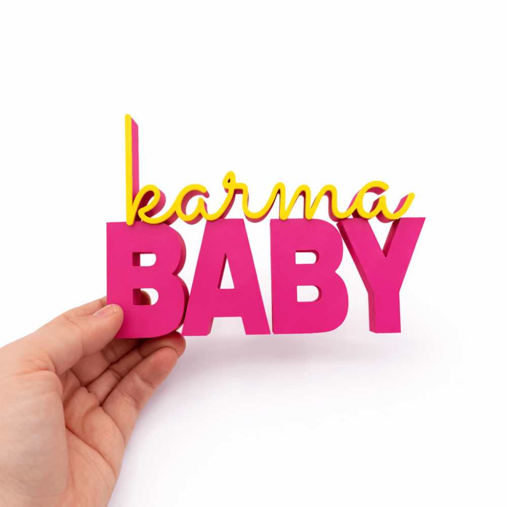 3D Drucker Schriftzug „Karma Baby“ – Pink - Gelb Jeka - malmichbunt.de