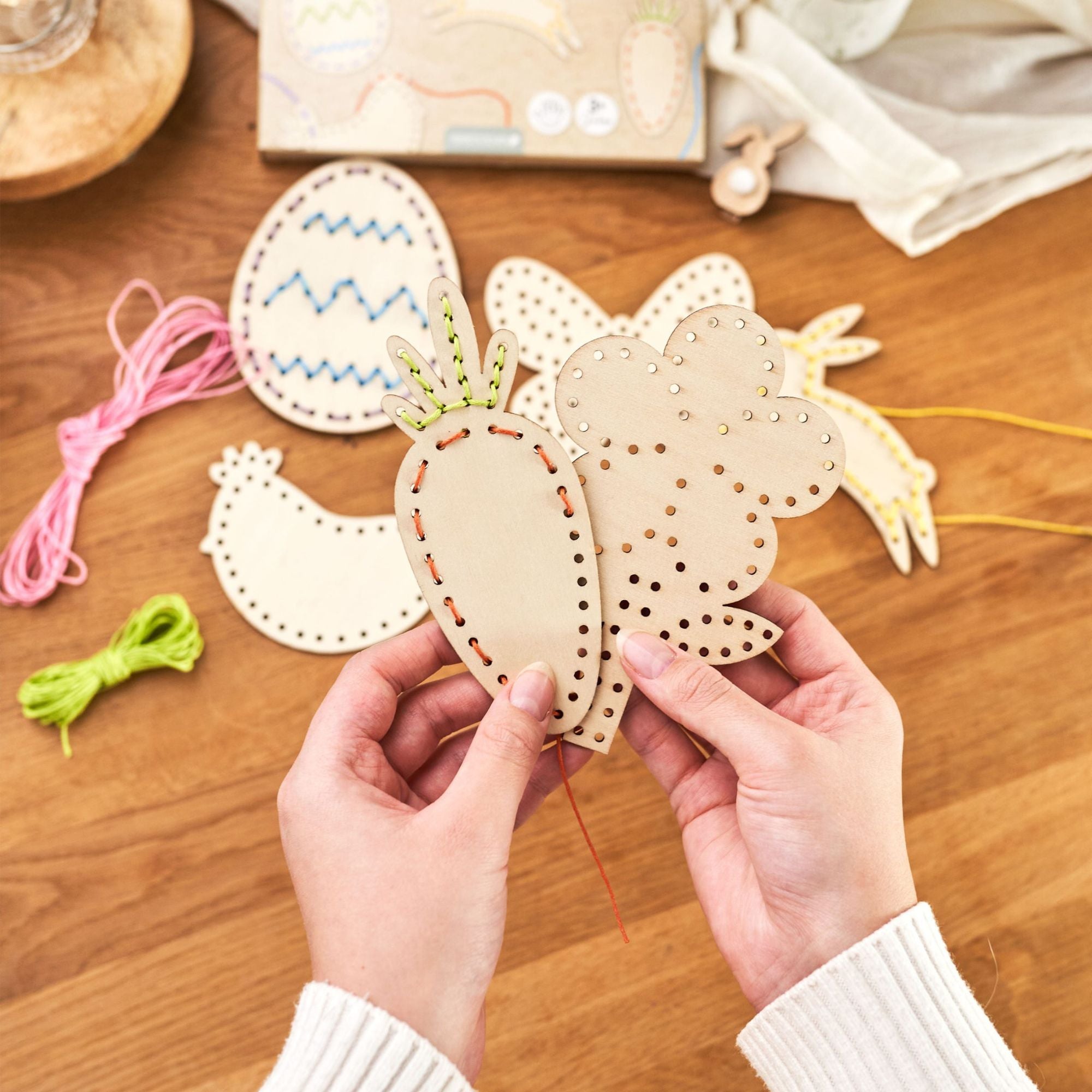 Fädelset aus Holz zu Ostern Papierdrachen - malmichbunt.de