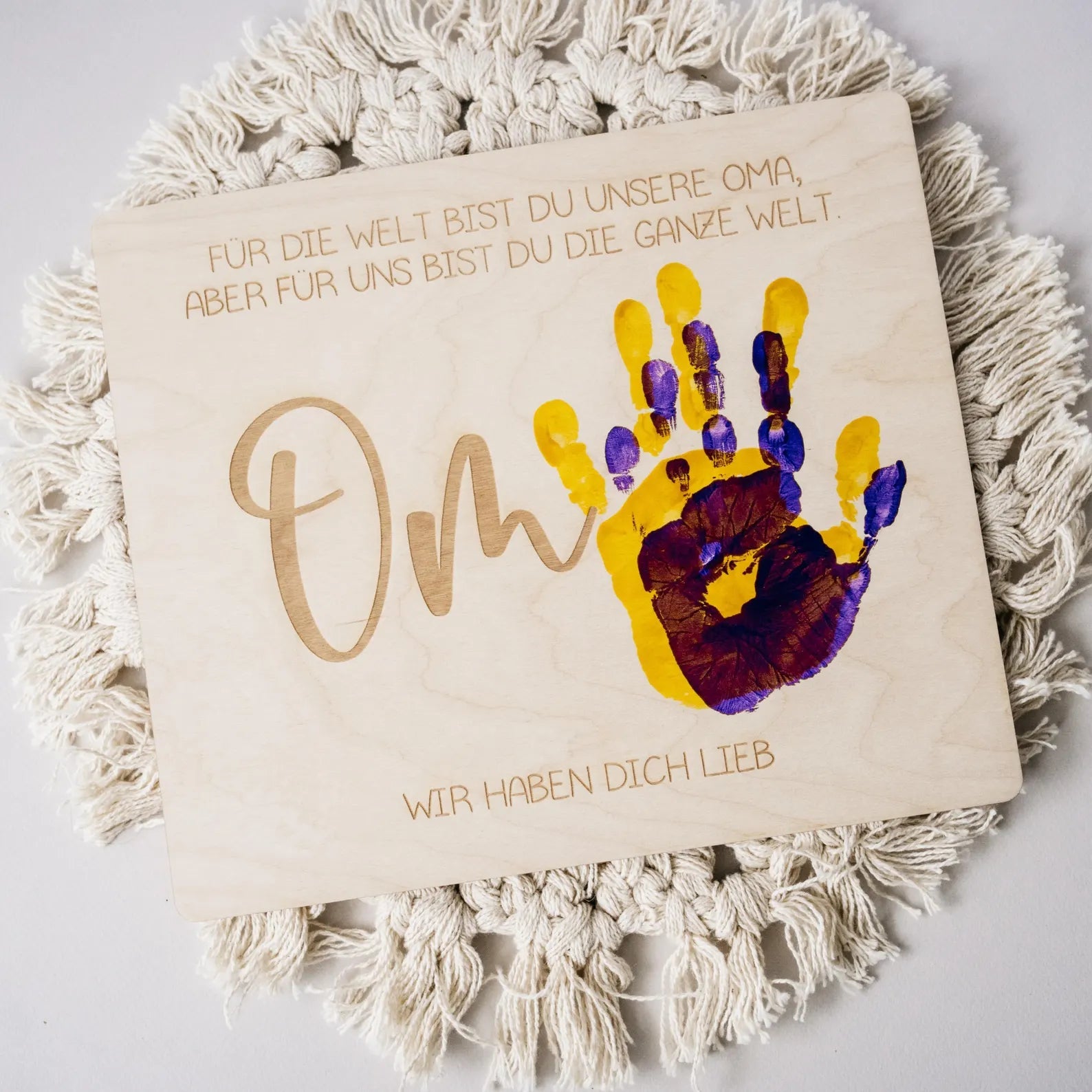 Handabdruck Brettchen Oma – Persönliches Holzgeschenk (mehrere Kinder) Alicas Schlawiner - malmichbunt.de