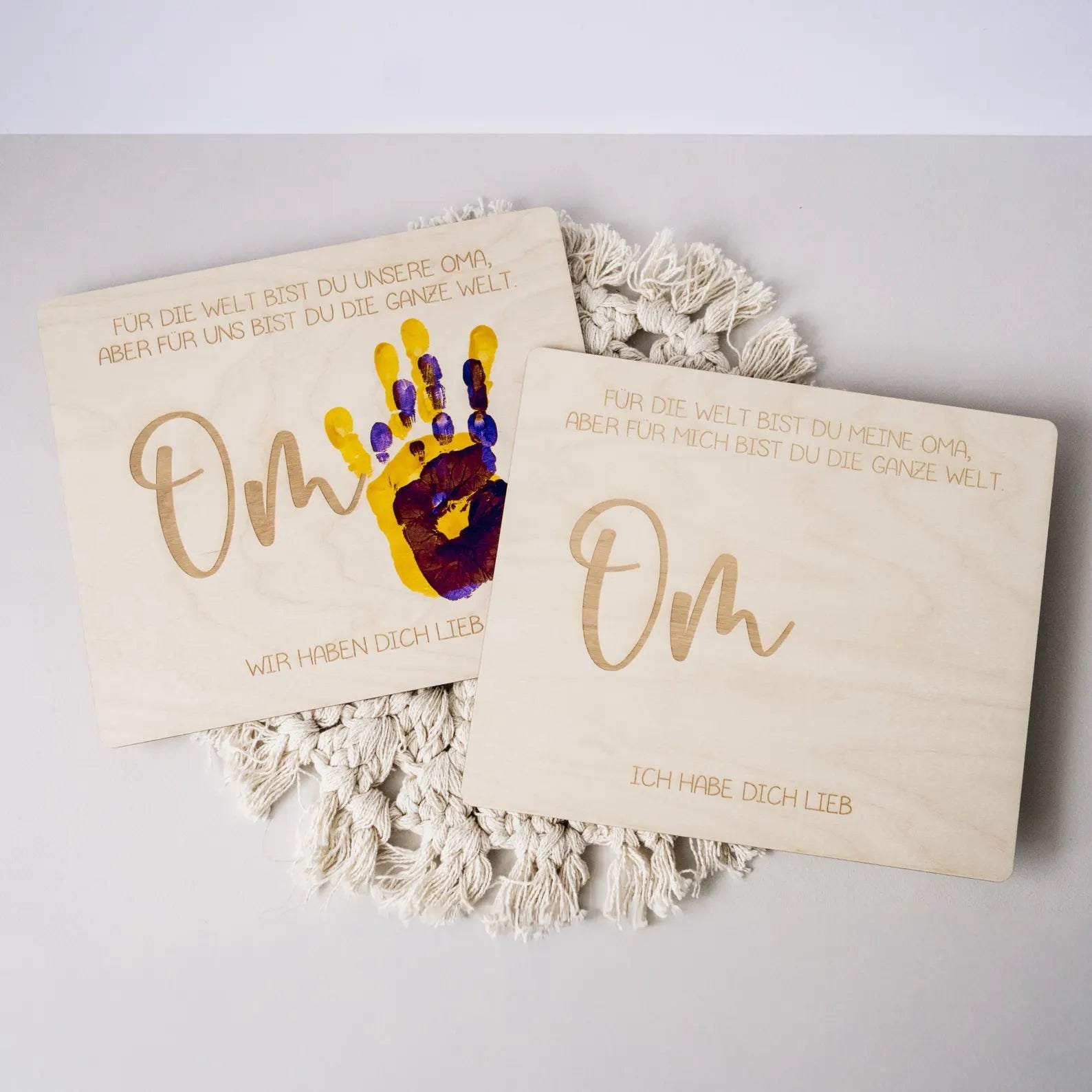 Handabdruck Brettchen Oma – Persönliches Holzgeschenk (mehrere Kinder) Alicas Schlawiner - malmichbunt.de