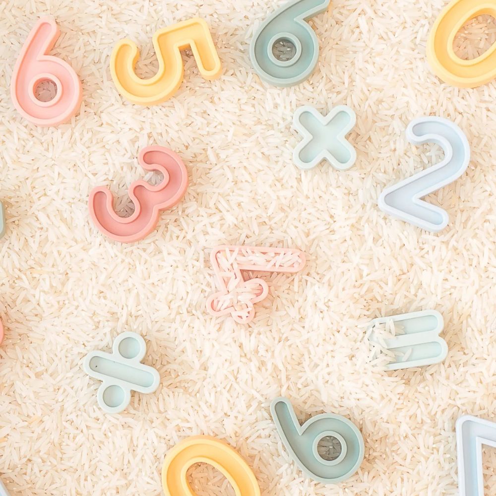 Inspire my Play - Sensorik Spiel - Zahlen und Symbole Set Inspire My Play - malmichbunt.de