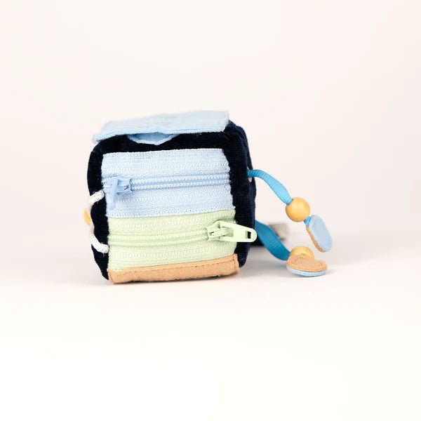 Jolly Designs - Calmi Cube "Blavi" der Ruhige Jolly Designs - malmichbunt.de