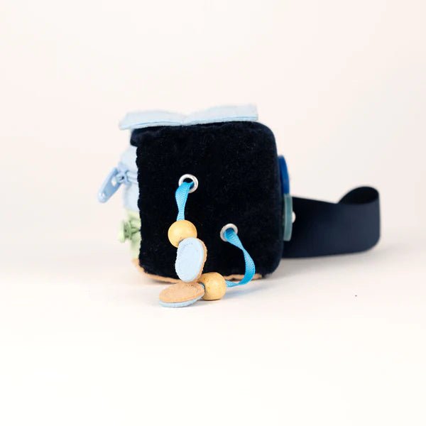 Jolly Designs - Calmi Cube "Blavi" der Ruhige Jolly Designs - malmichbunt.de