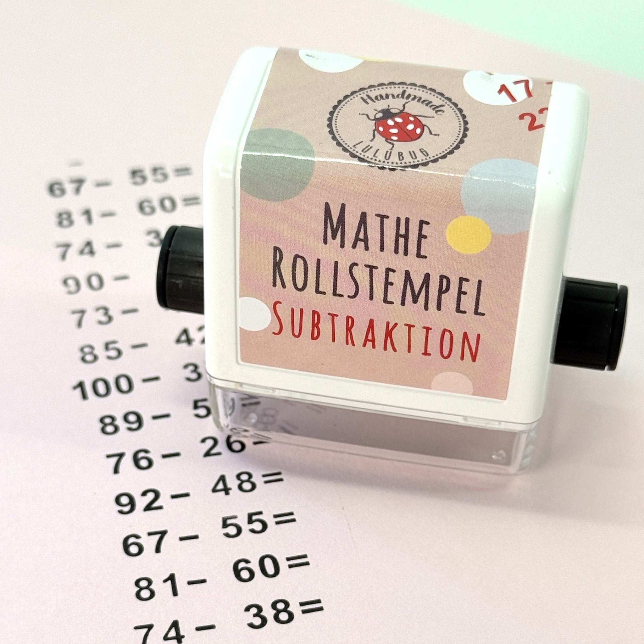 Lulubug Mathe - Stempel "Subtraktion" Bell Trade - malmichbunt.de