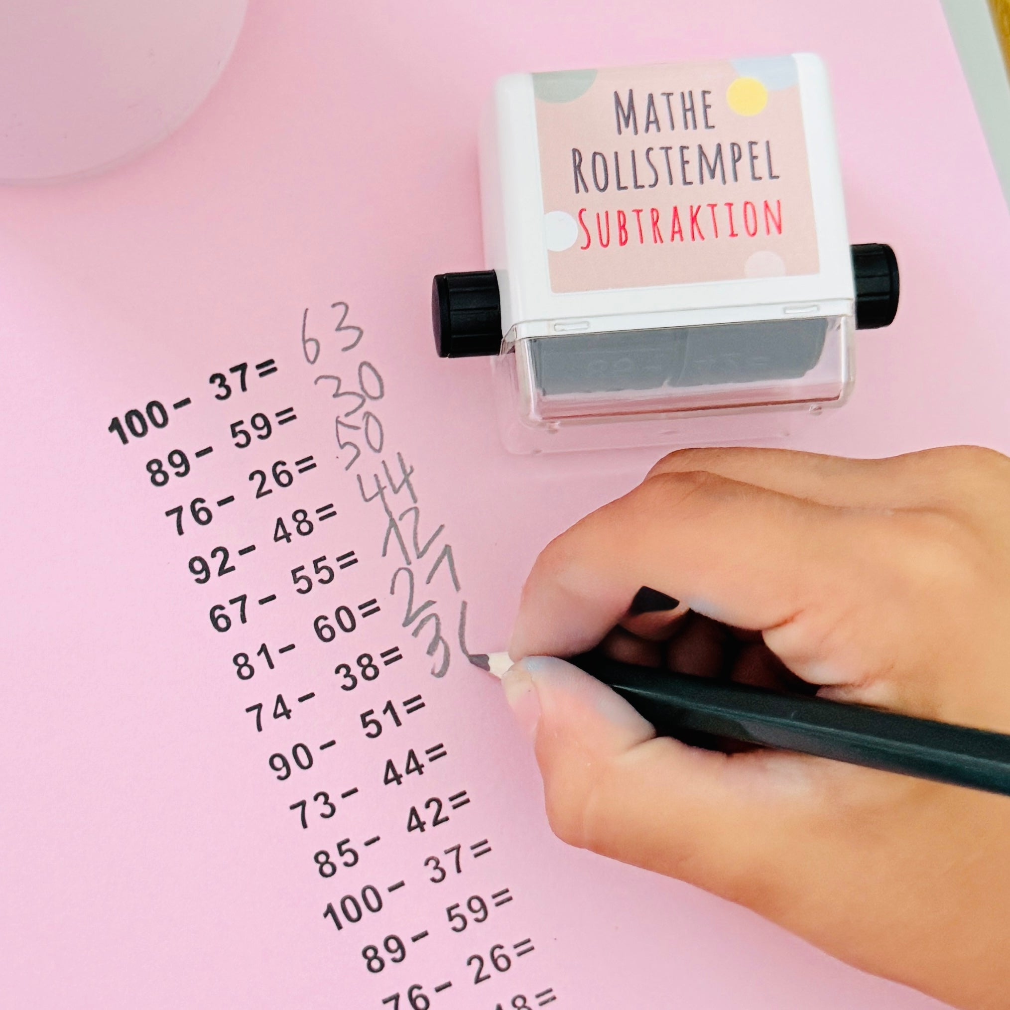 Lulubug Mathe - Stempel "Subtraktion" Bell Trade - malmichbunt.de