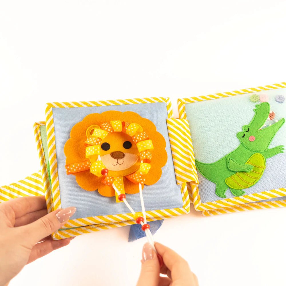 Mini Quiet Book "Kleine Buntschuppe" (ab 6 Monate) Jolly Designs - malmichbunt.de