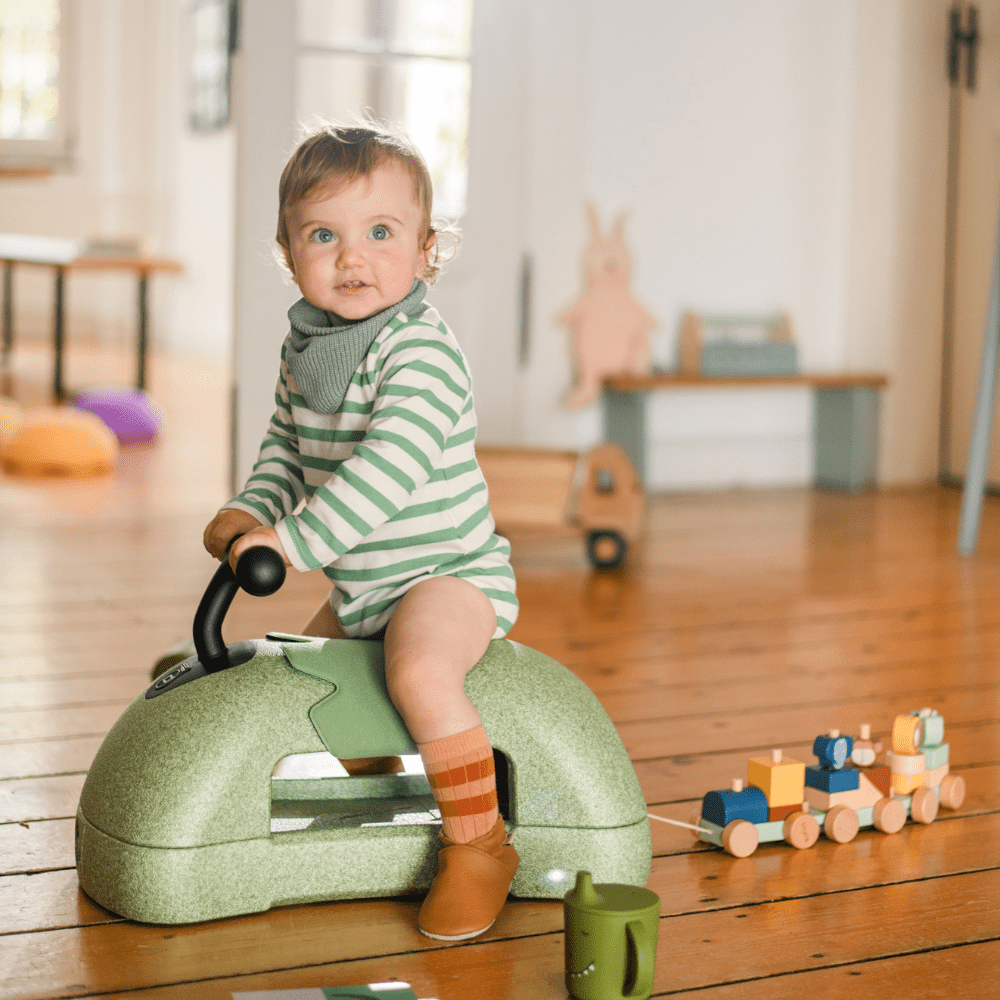 My first Scoot & Ride Babyroller olive Scout & Ride - malmichbunt.de