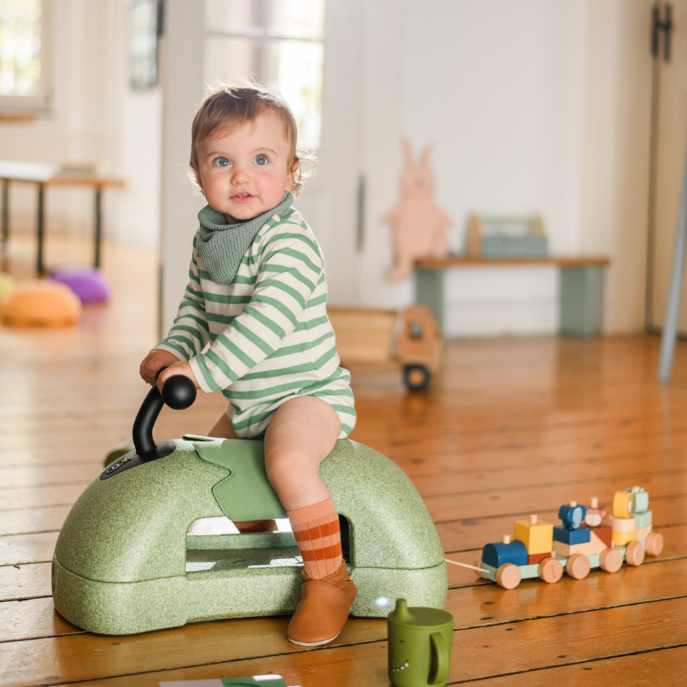 My first sand Scoot & Ride Babyroller olive