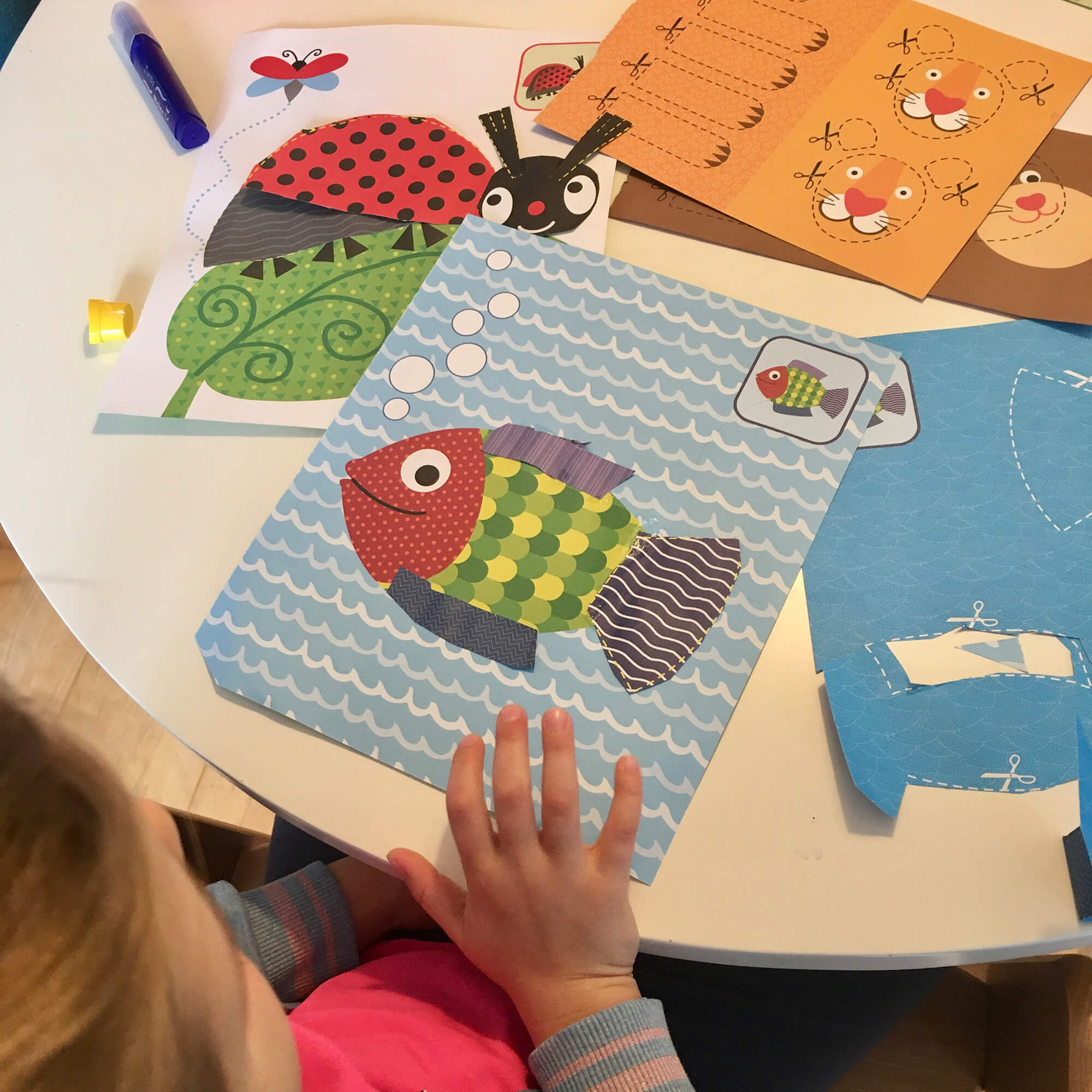 Verbastelbuch für die Allerkleinsten: Lieblingstiere mit Schere TOPP Verlag - malmichbunt.de